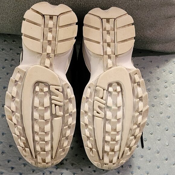 Barely Worn Fila Disrupter 2 Black BACK TO SCHOOL - Picture 4 of 5